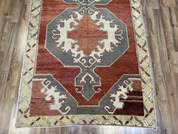 5' x 9' Vintage Turkish Oushak - Image 5