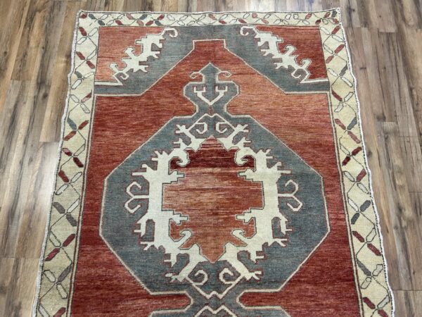 5' x 9' Vintage Turkish Oushak - Image 4