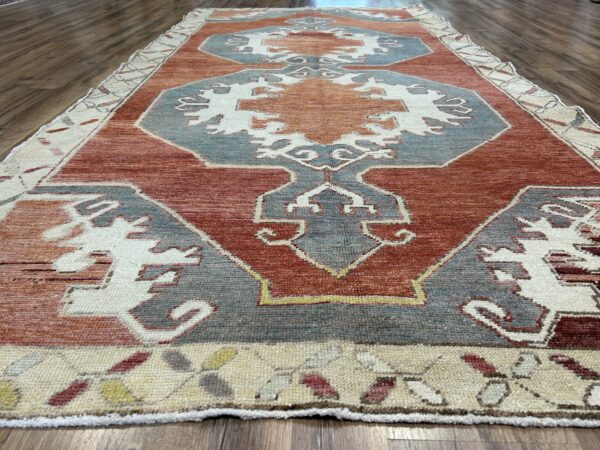 5' x 9' Vintage Turkish Oushak - Image 2