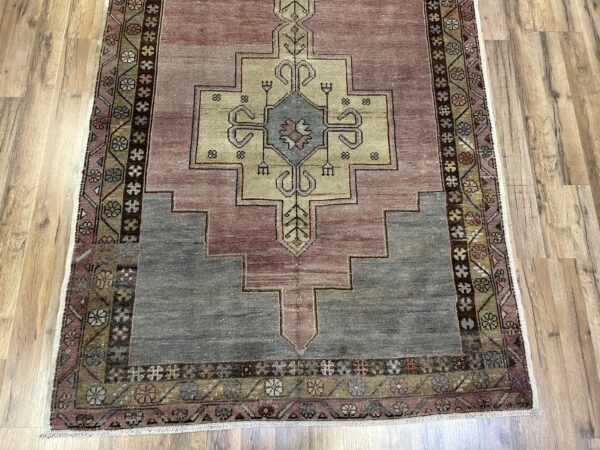 5' x 9' Vintage Turkish Oushak - Image 5