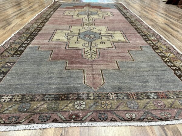 5' x 9' Vintage Turkish Oushak - Image 3