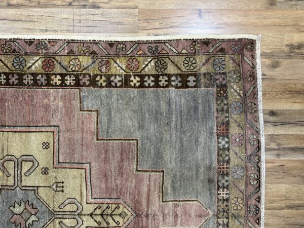 5' x 9' Vintage Turkish Oushak - Image 2