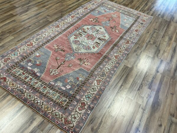 5' x 9' Vintage Turkish Oushak - Image 3