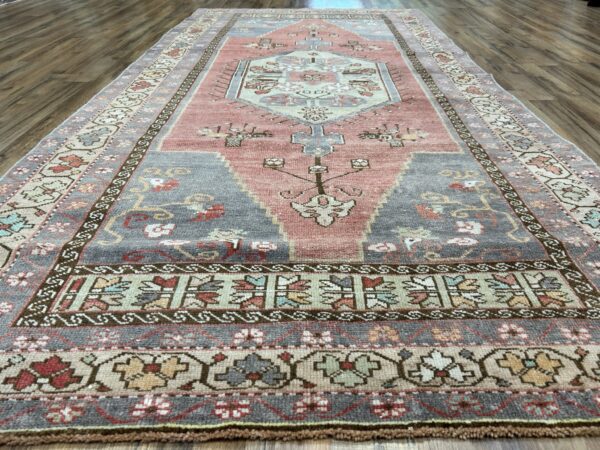 5' x 9' Vintage Turkish Oushak - Image 2