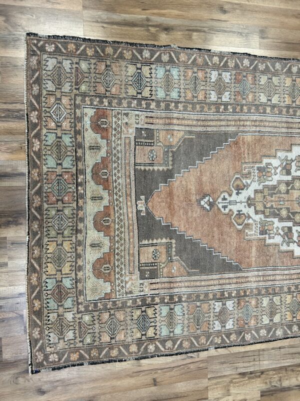 5' x 8' Vintage Turkish Oushak - Image 3