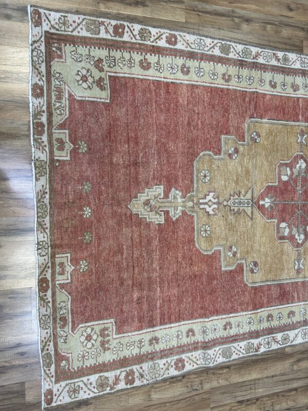 5' x 9' Vintage Turkish Oushak - Image 4