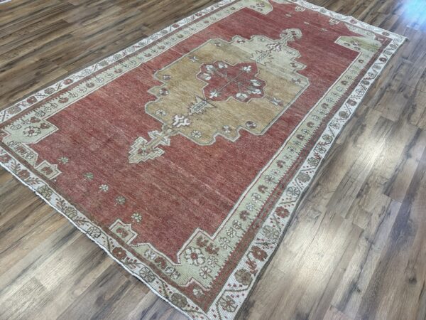 5' x 9' Vintage Turkish Oushak - Image 3