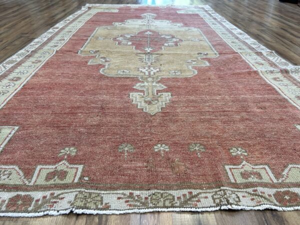 5' x 9' Vintage Turkish Oushak - Image 2