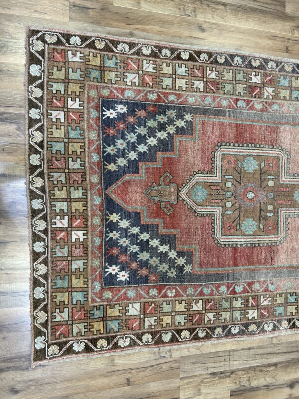 5' x 9' Vintage Turkish Oushak - Image 5