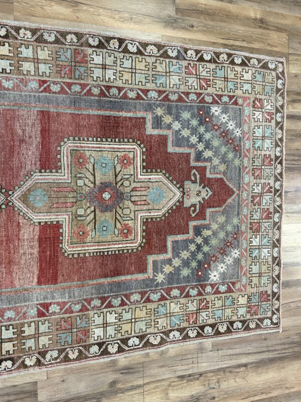 5' x 9' Vintage Turkish Oushak - Image 4