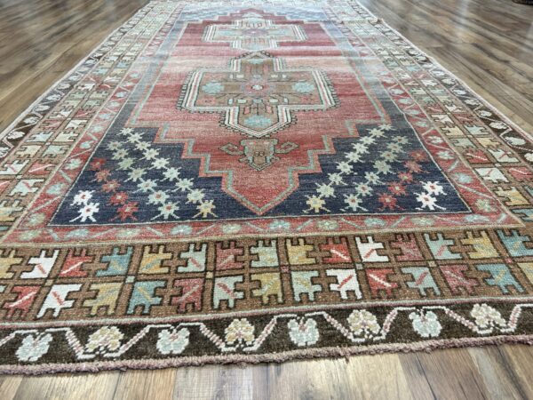 5' x 9' Vintage Turkish Oushak - Image 2