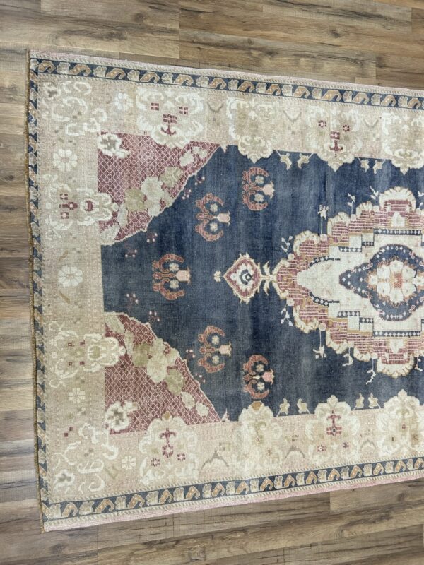 5' x 9' Vintage Turkish Oushak - Image 3