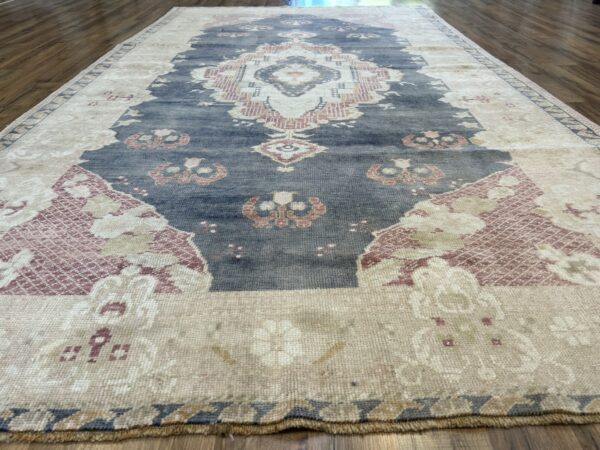 5' x 9' Vintage Turkish Oushak - Image 2