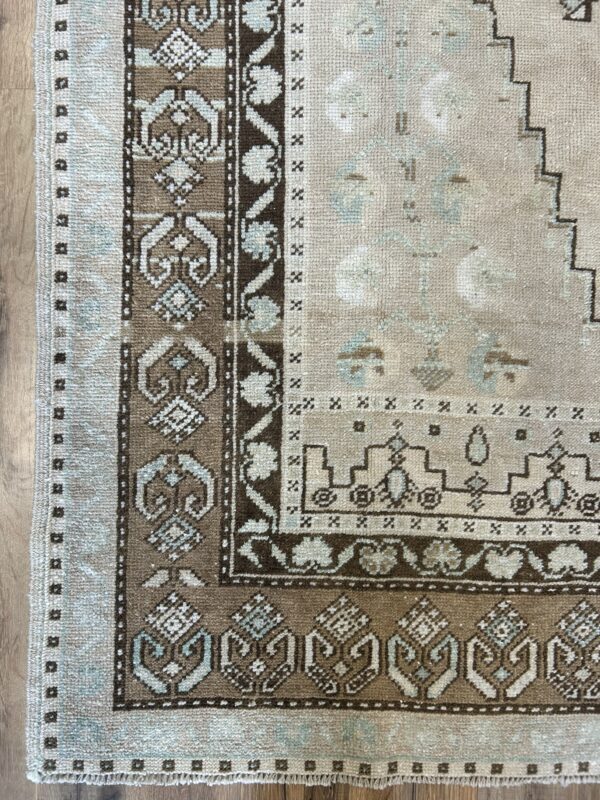 5' x 9' Vintage Turkish Oushak - Image 4