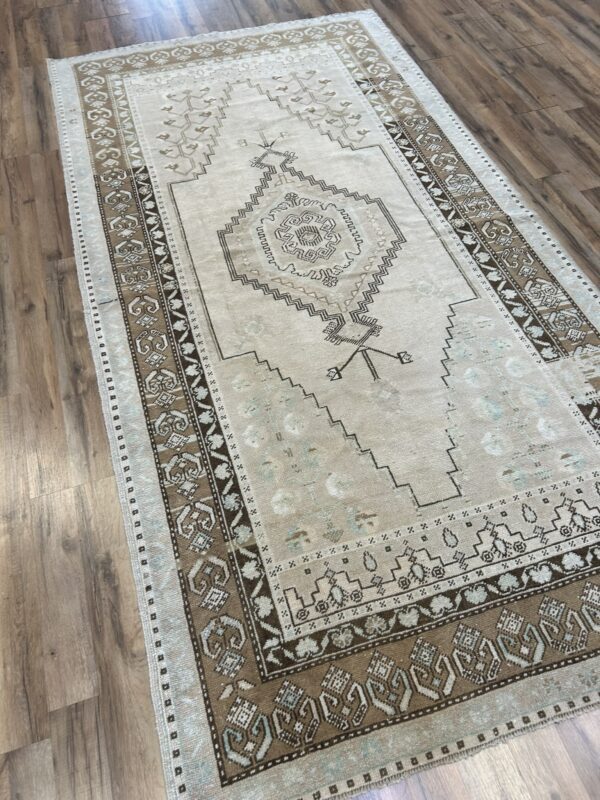 5' x 9' Vintage Turkish Oushak - Image 3