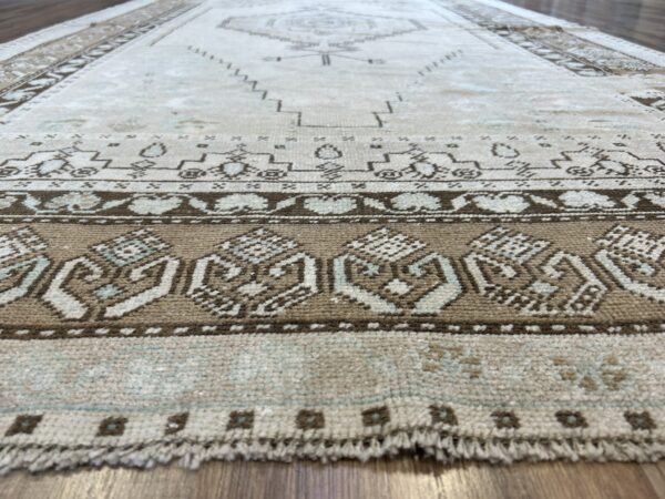 5' x 9' Vintage Turkish Oushak - Image 2