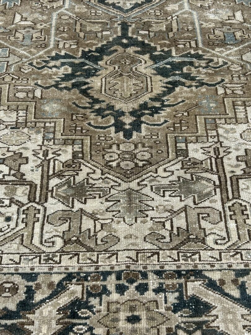 Vintage Persian Heriz Rug 9'5"X12' - Image 3