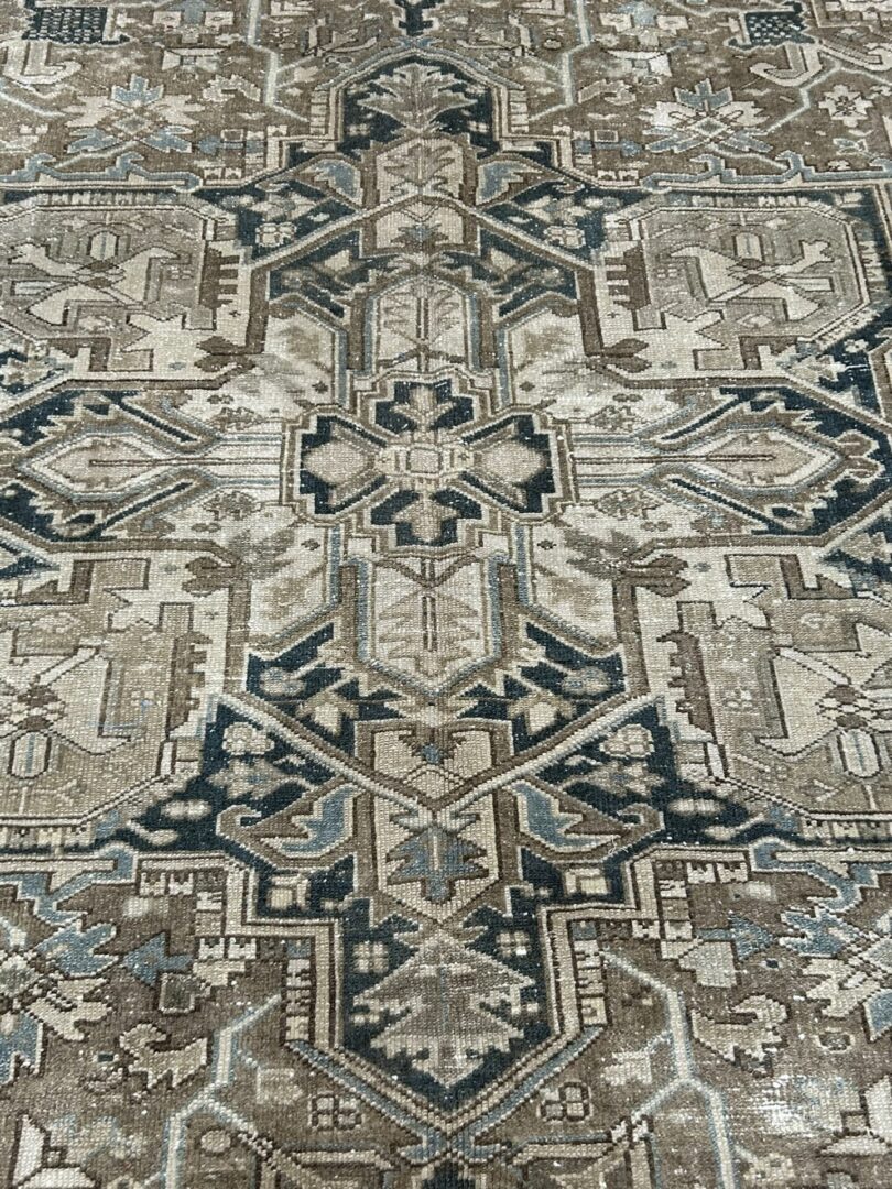 Vintage Persian Heriz Rug 9'5"X12' - Image 4